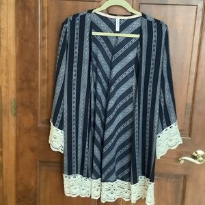 Xhilaration Navy and White Patterned Kimono